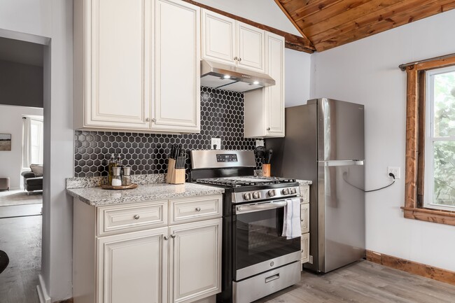 Fully equipped kitchen with skylights - 3147 N Spaulding Ave