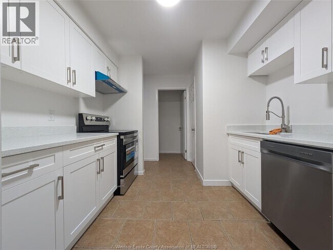 Photo du bâtiment - 2983 Meadowbrook Ln