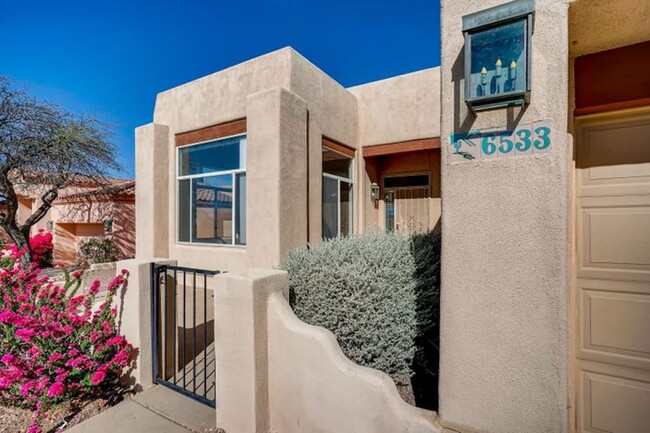 Building Photo - Great 3 Bedroom 2 Bath Home with Den & 3 C...