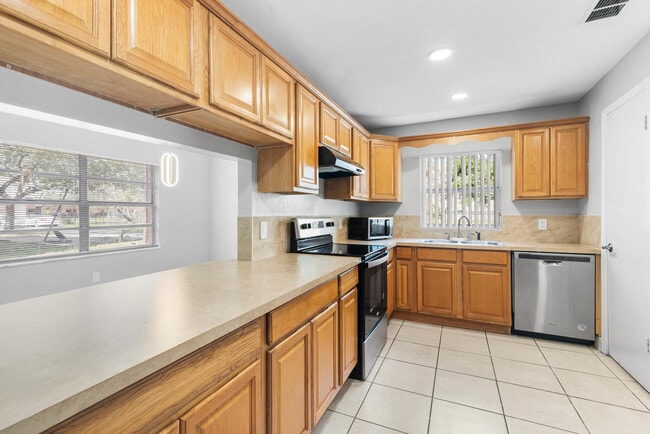 Kitchen - Palm Bay Club