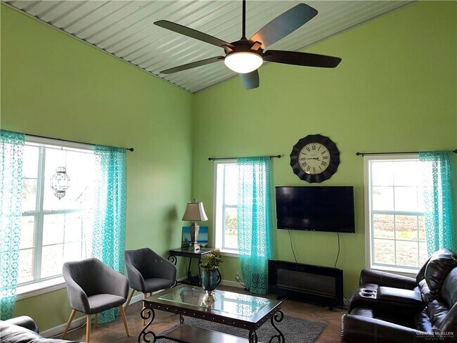 Foto del edificio - 9 Parker Rd