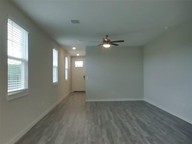 Building Photo - 557 Raglands Rd