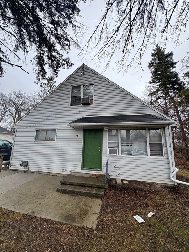 Building Photo - 568 Spartan Ave