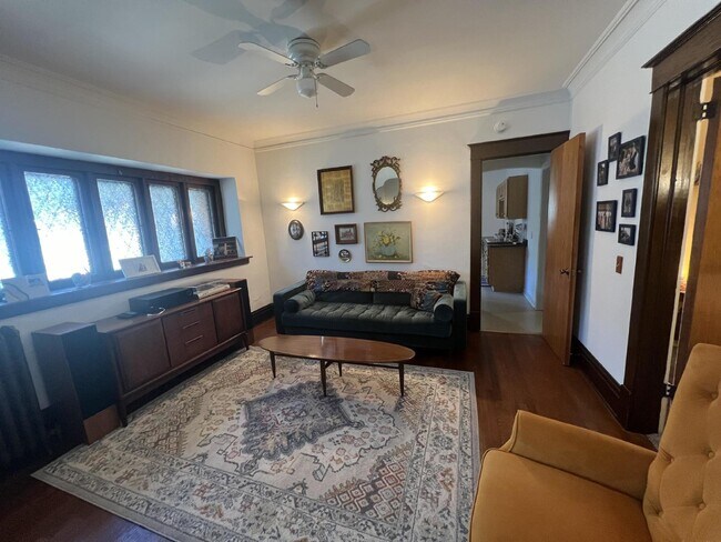 Building Photo - Beautiful 2BR Main Level Apartment