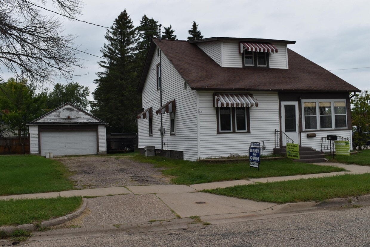 Primary Photo - 741 Dewey St
