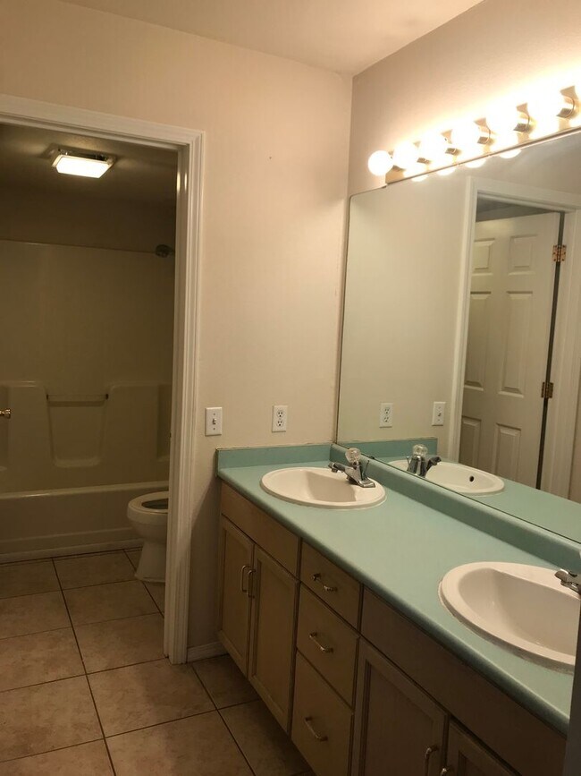 Foto del edificio - Apartment for Rent in Branson MO: Walk-in at Fall Creek Resort