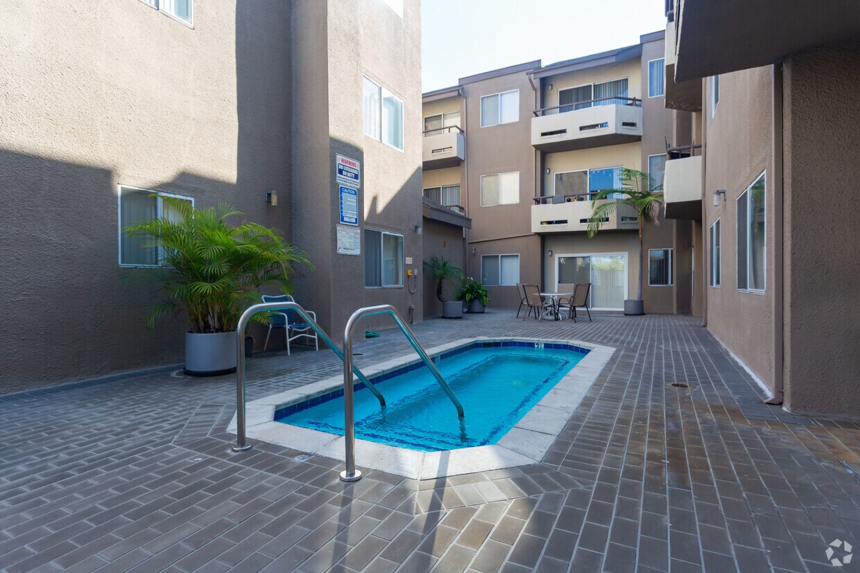 Bluffside Garden Apartments Apartments in Studio City, CA Westside