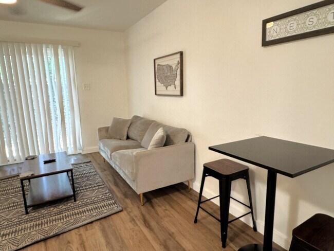 Foto del edificio - 624 S Cedar St