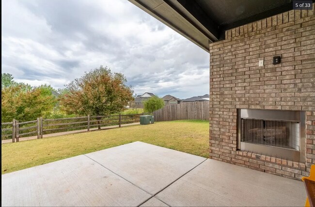 Foto del edificio - Welcome to this beautiful 4-bedroom, 2-bat...