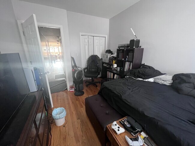 Foto del edificio - 813 S Western Ave