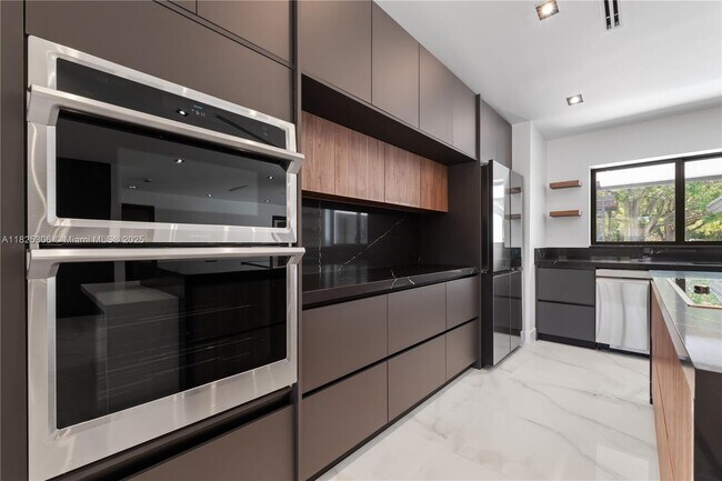 Foto del edificio - 5020 Hawkhurst Ave