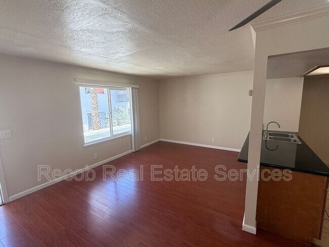 Foto del edificio - 5350-5358 Rex Avenue