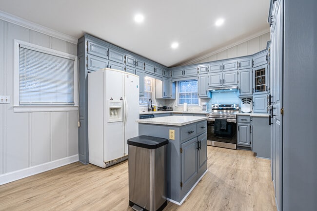 Foto del edificio - 702 Chambers Dr NE