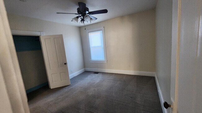 Dormitorio 1 - 1208 Social St