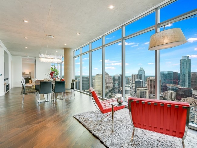 Building Photo - Luxury Condo For Lease