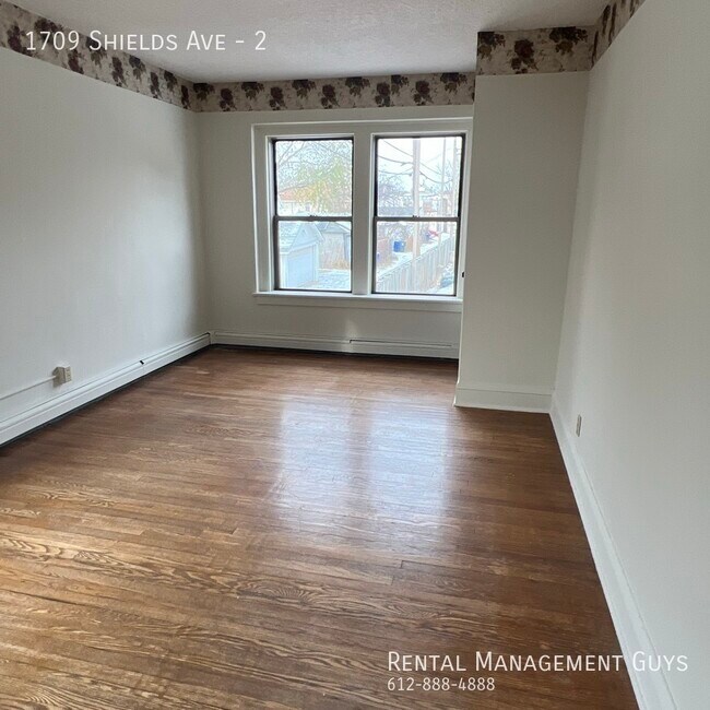 Building Photo - Huge One Bedroom! Completely Remodeled!