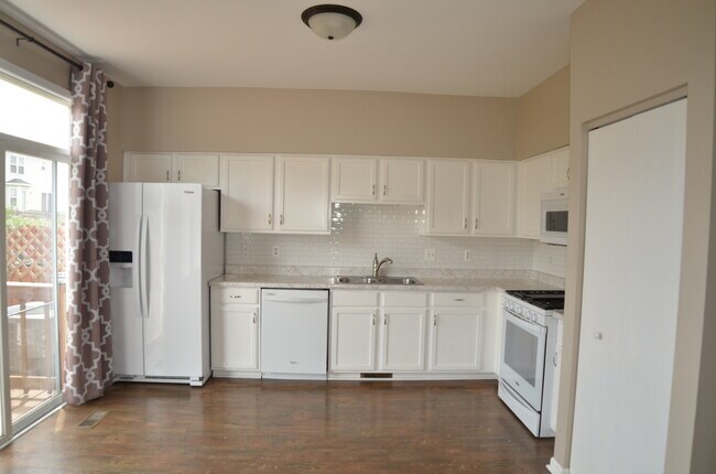 Foto del edificio - 351 Reston Cir