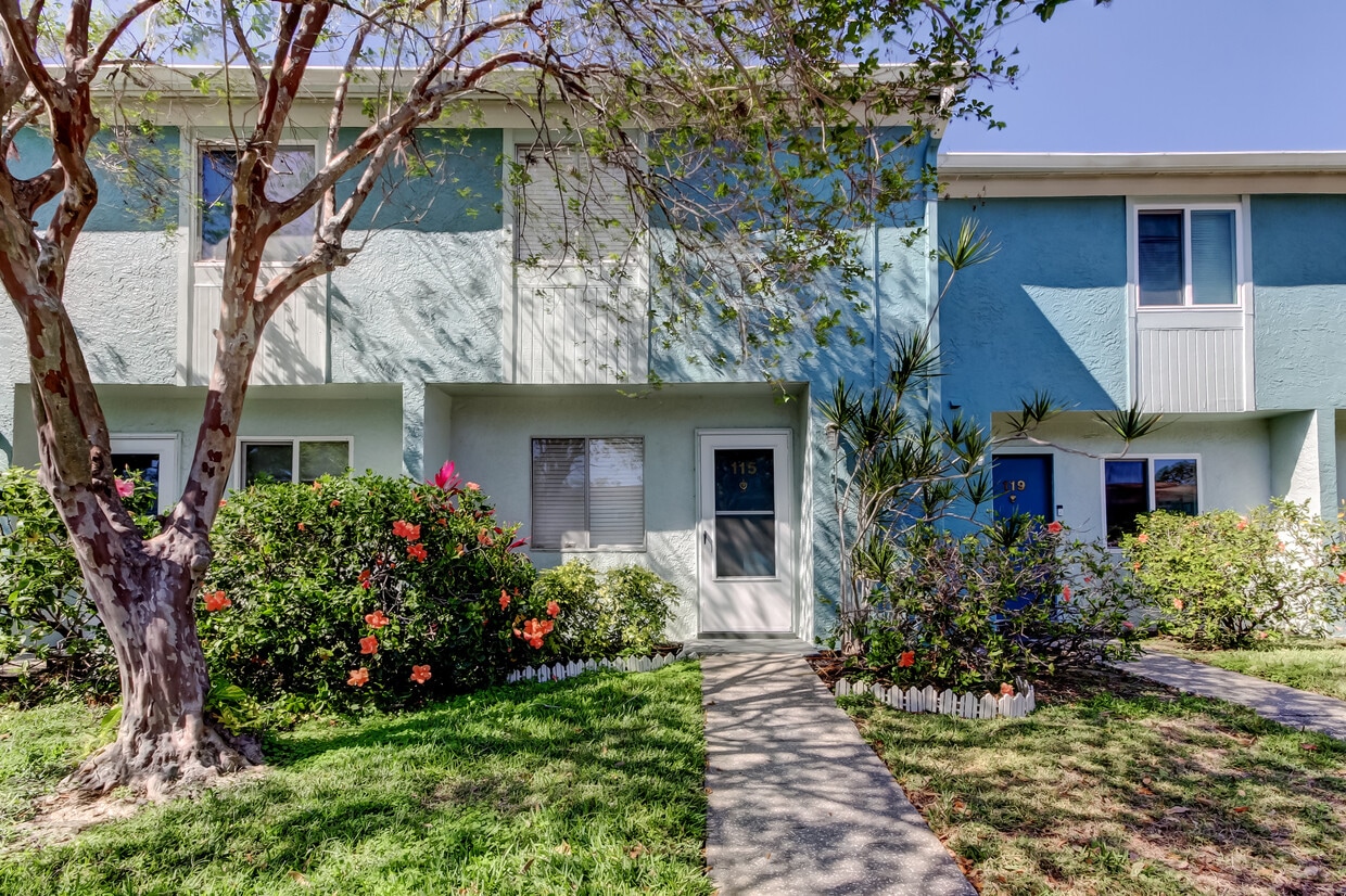 Front - 115 114th Terrace NE (Saint Petersburg, FL)