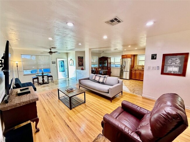 Foto del edificio - 45 SE 14th St