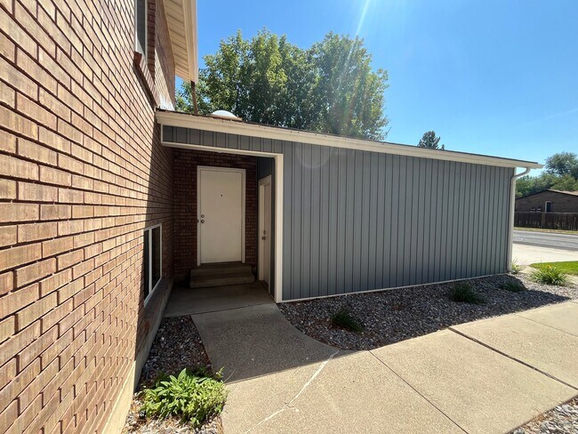 Foto del edificio - 7443 S Creek Rd