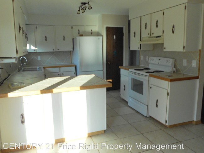Building Photo - 5 br, 2 bath House - 3130 Hallgren Drive