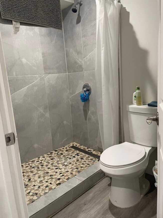 Building Photo - 2624 Regent St