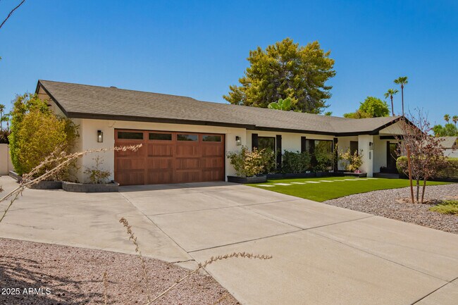 Building Photo - 5621 E Sweetwater Ave