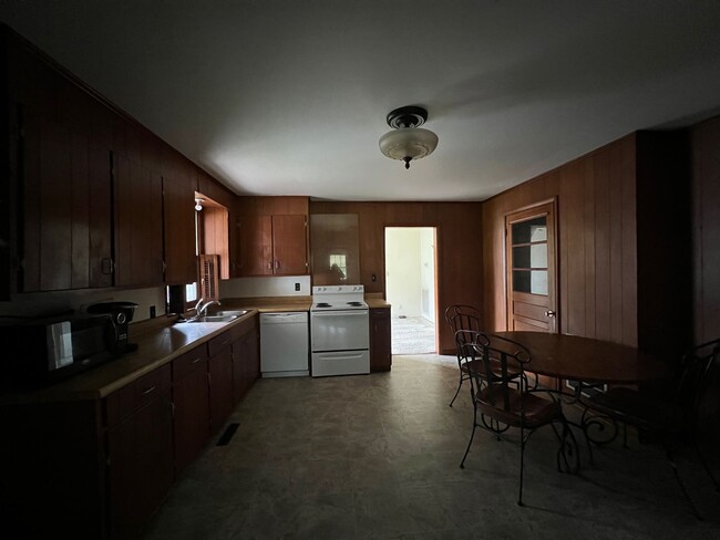 Foto del edificio - 3 BD, 1 BA Charming Brick Home!