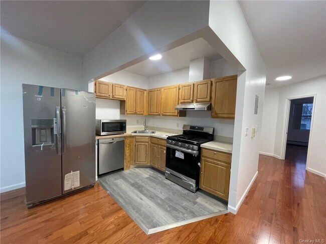 Foto del edificio - 1473 Gates Ave
