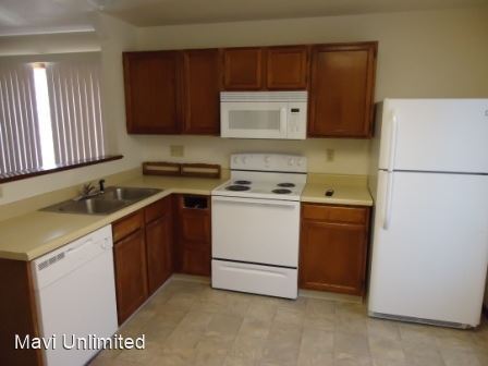 Building Photo - 2 br, 1 bath House - 17846 E. Bethany Pl.