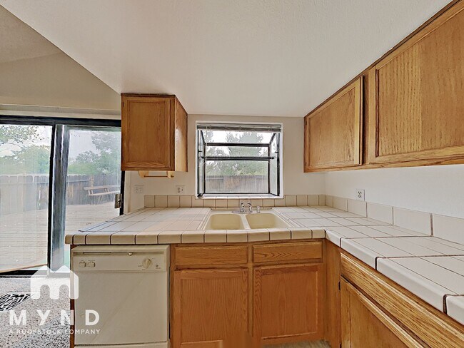 Foto del edificio - 5922 Shadow Park Dr