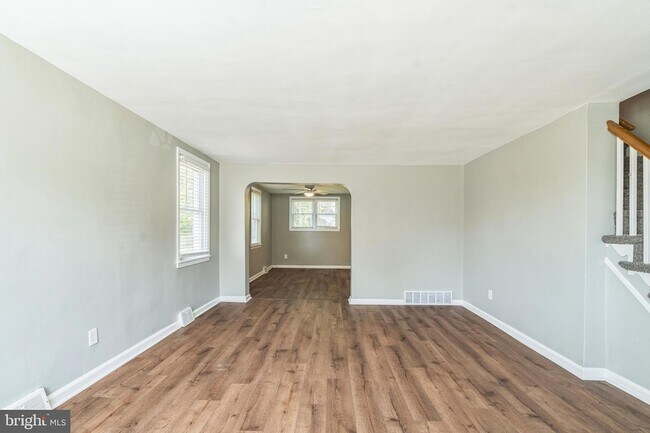 Building Photo - 817 Colwell Rd