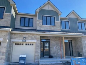 Building Photo - 835 Eileen Vollick Cres