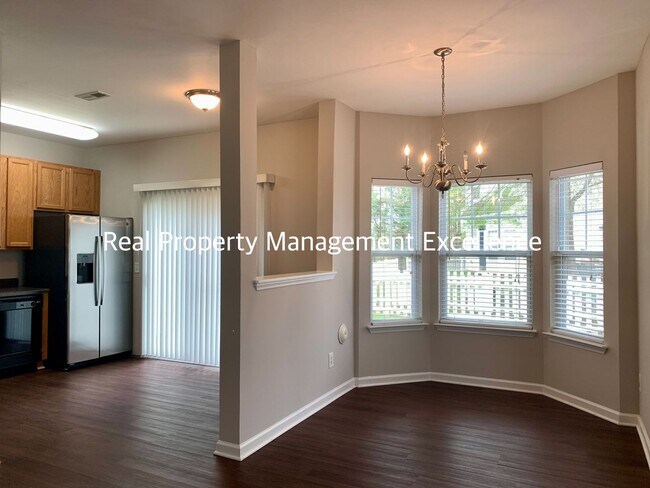 Foto del edificio - Raleigh Townhome Convenient to I440 & I540, Huge Master Suite, Near Anderson Pointe Park!
