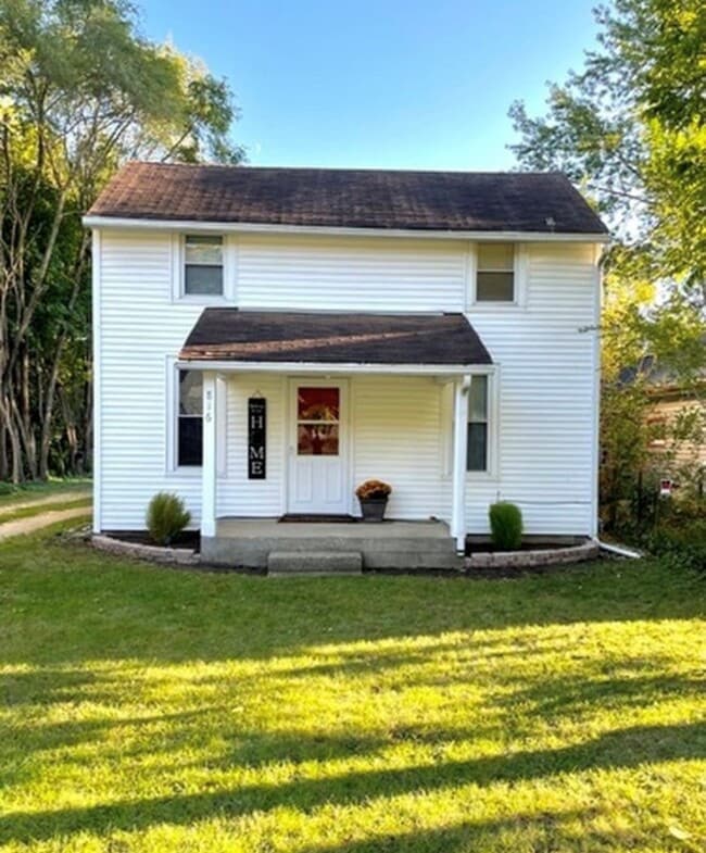 Building Photo - 816 Cranston Rd