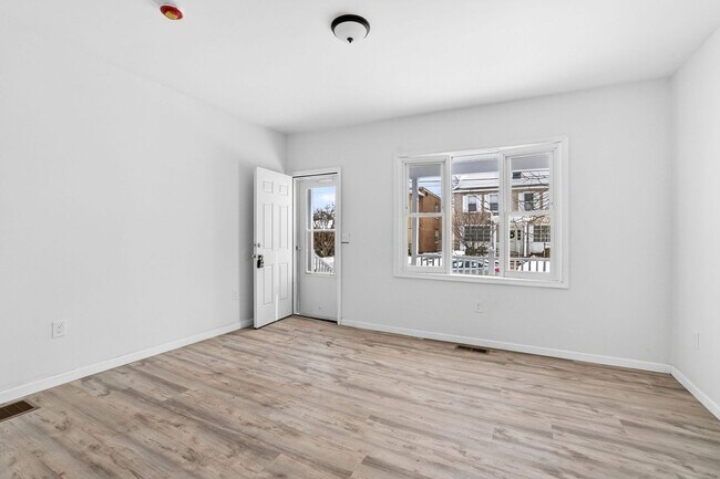 Foto del edificio - 398-400 N. Maple Ave