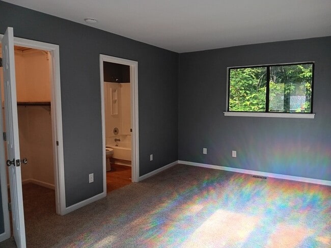 Building Photo - 8015 Tiburon Cir
