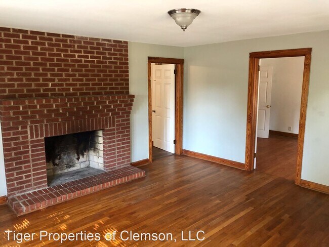Building Photo - 3 br, 1 bath House - 249 Old Six Mile Rd