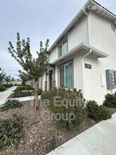 Building Photo - 414 S Summit St