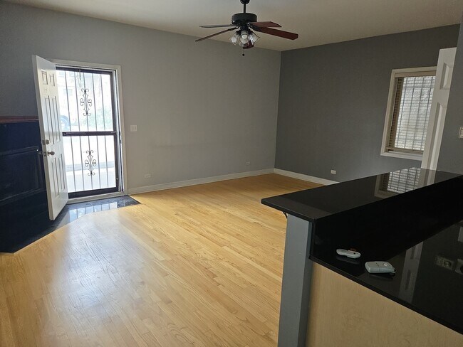 Building Photo - 2410 W Flournoy St