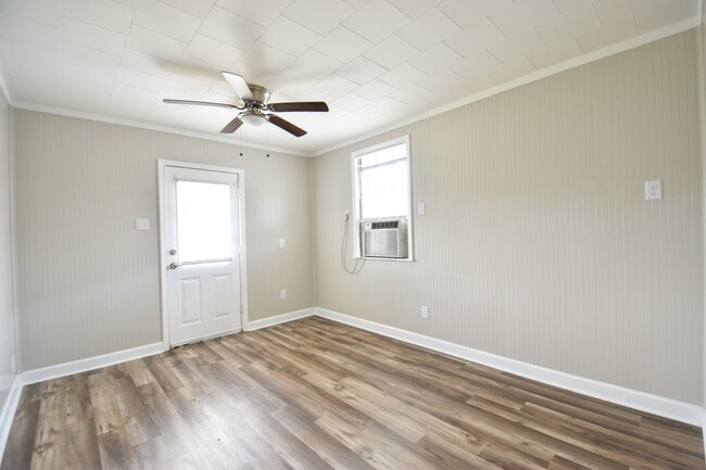 Photo - 824 West Dr House