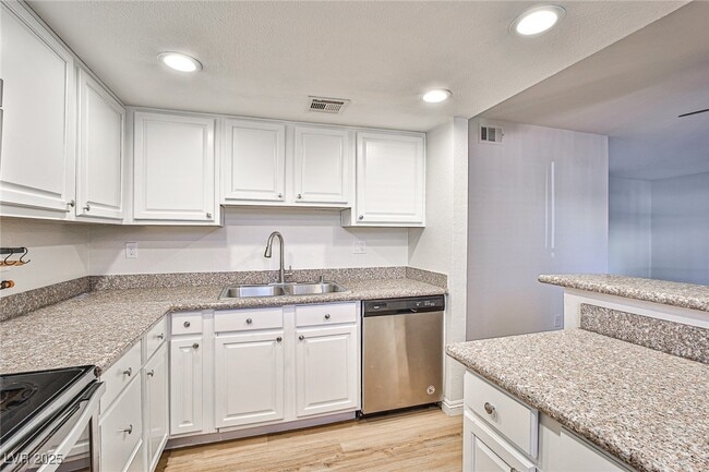 Foto del edificio - 5493 Indian River Dr