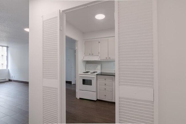 Building Photo - 2285 Rue St Mathieu