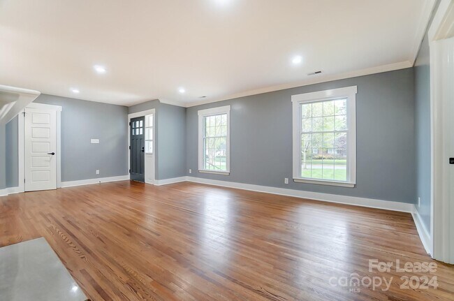 Building Photo - 300 Wingrave Dr