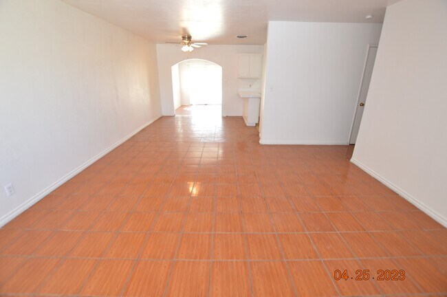 Building Photo - 4565 Payson Ave