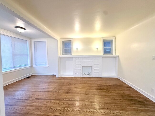 Building Photo - 7157 S East End Ave