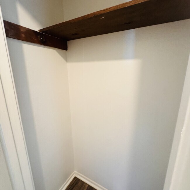 Foto del edificio - 6824 Camden Ln