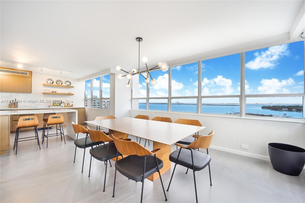 Foto principal - 11 Island Ave