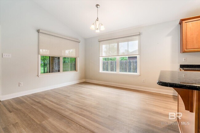 Foto del edificio - 9534 Woolrich Ave