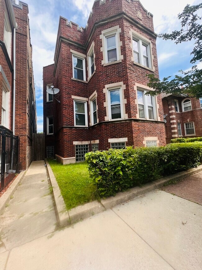 Building Photo - 1740 W Garfield Blvd